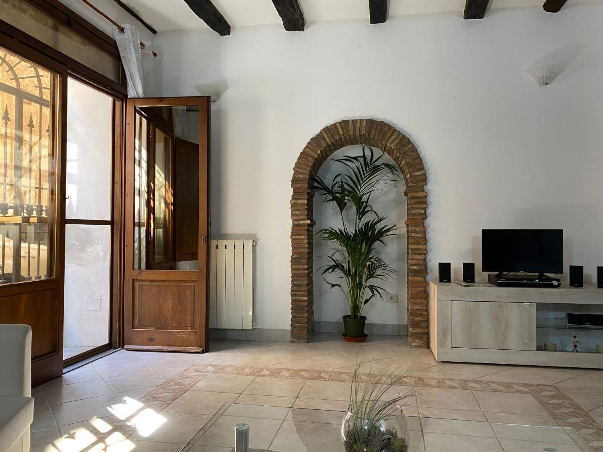 La Fanciulla Velca Apartment ตาร์กวิเนีย ภายนอก รูปภาพ