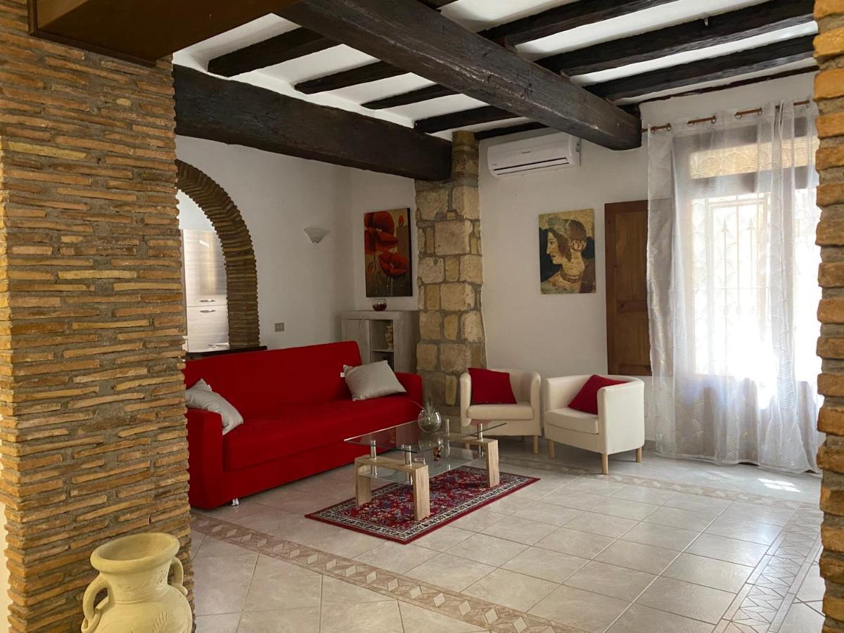La Fanciulla Velca Apartment ตาร์กวิเนีย ภายนอก รูปภาพ
