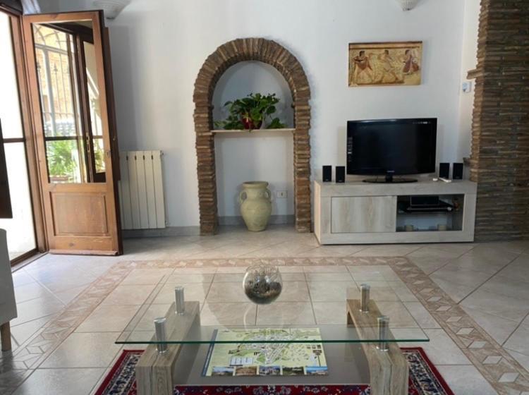 La Fanciulla Velca Apartment ตาร์กวิเนีย ภายนอก รูปภาพ